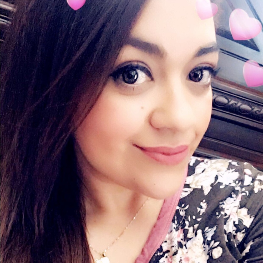 Meet your Posher, Yesenia